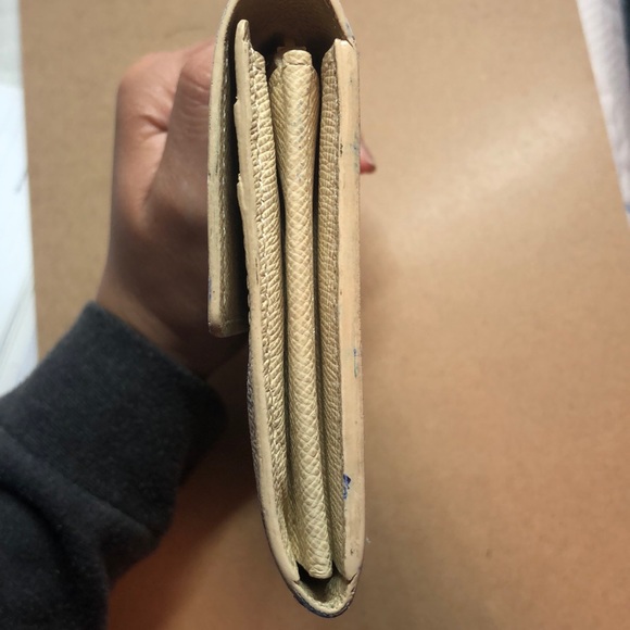 AUTHENTIC Louis Vuitton Sarah Wallet